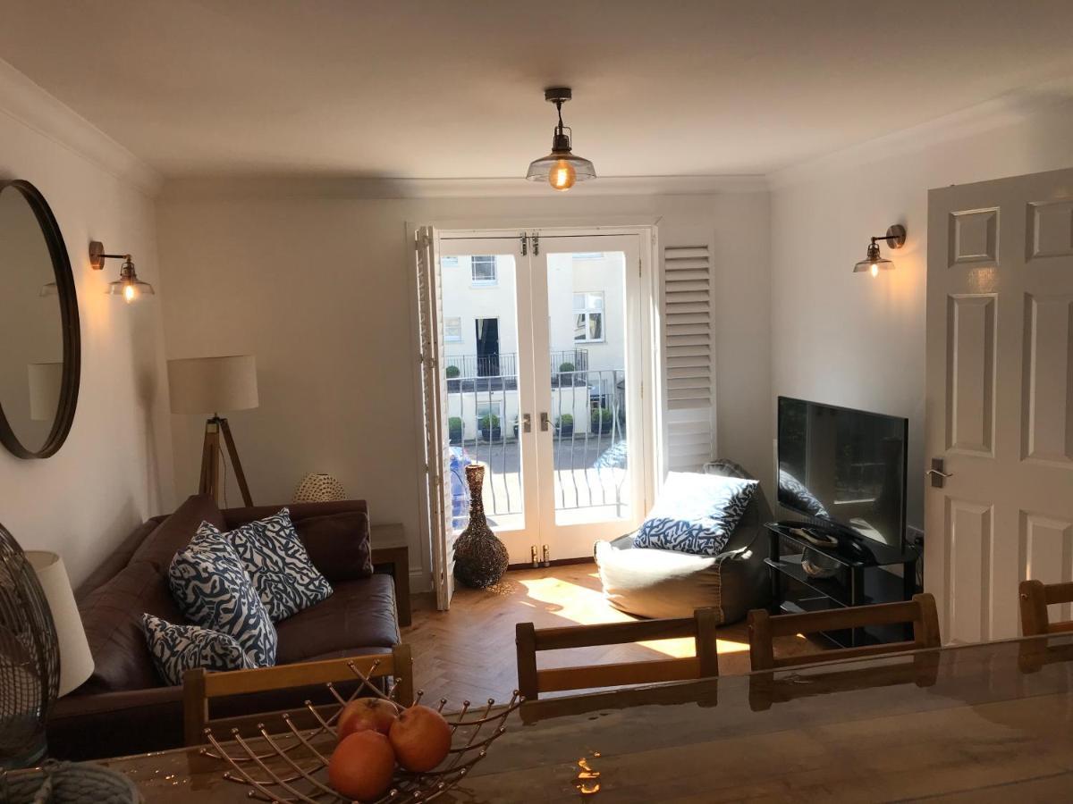 The Beach House Holiday Apartments 이스트본 외부 사진