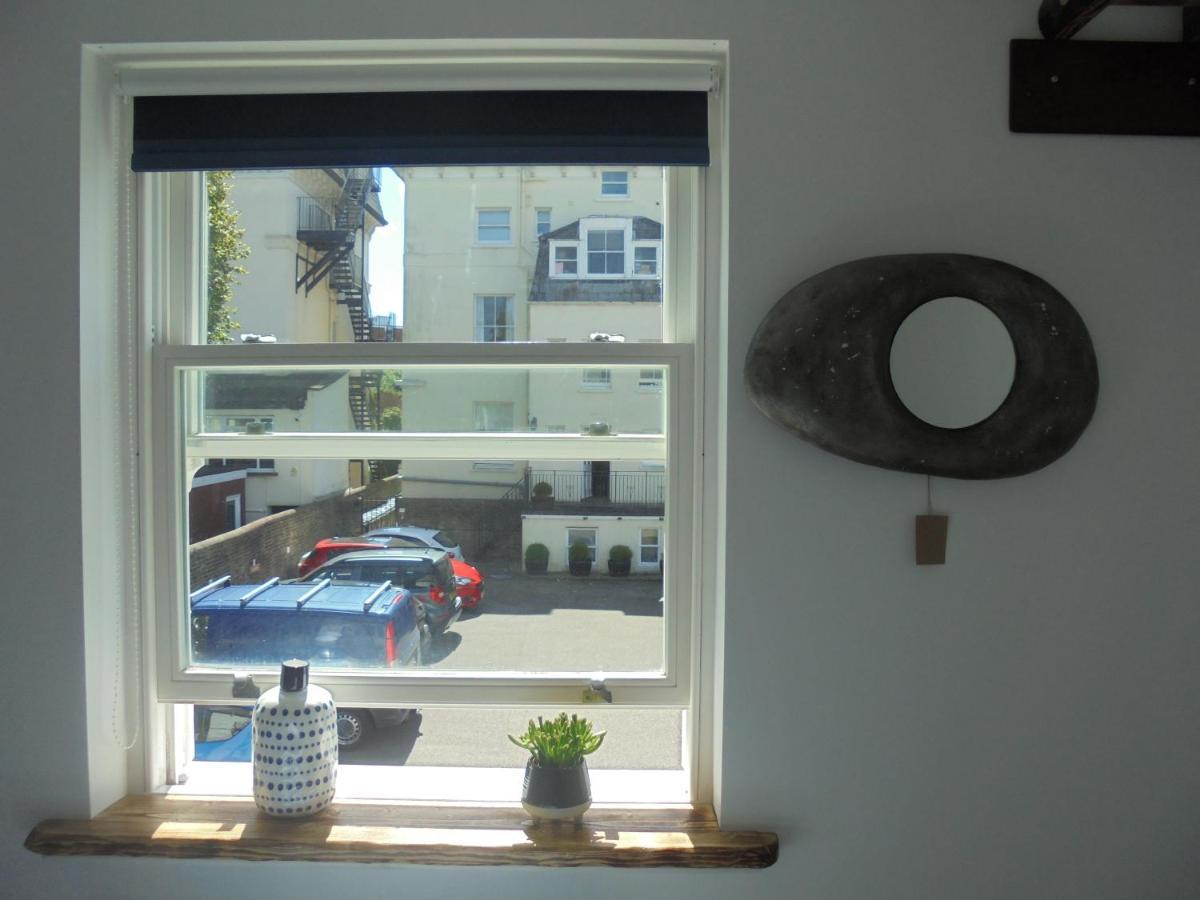 The Beach House Holiday Apartments 이스트본 외부 사진