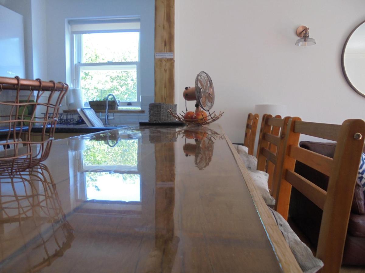 The Beach House Holiday Apartments 이스트본 외부 사진