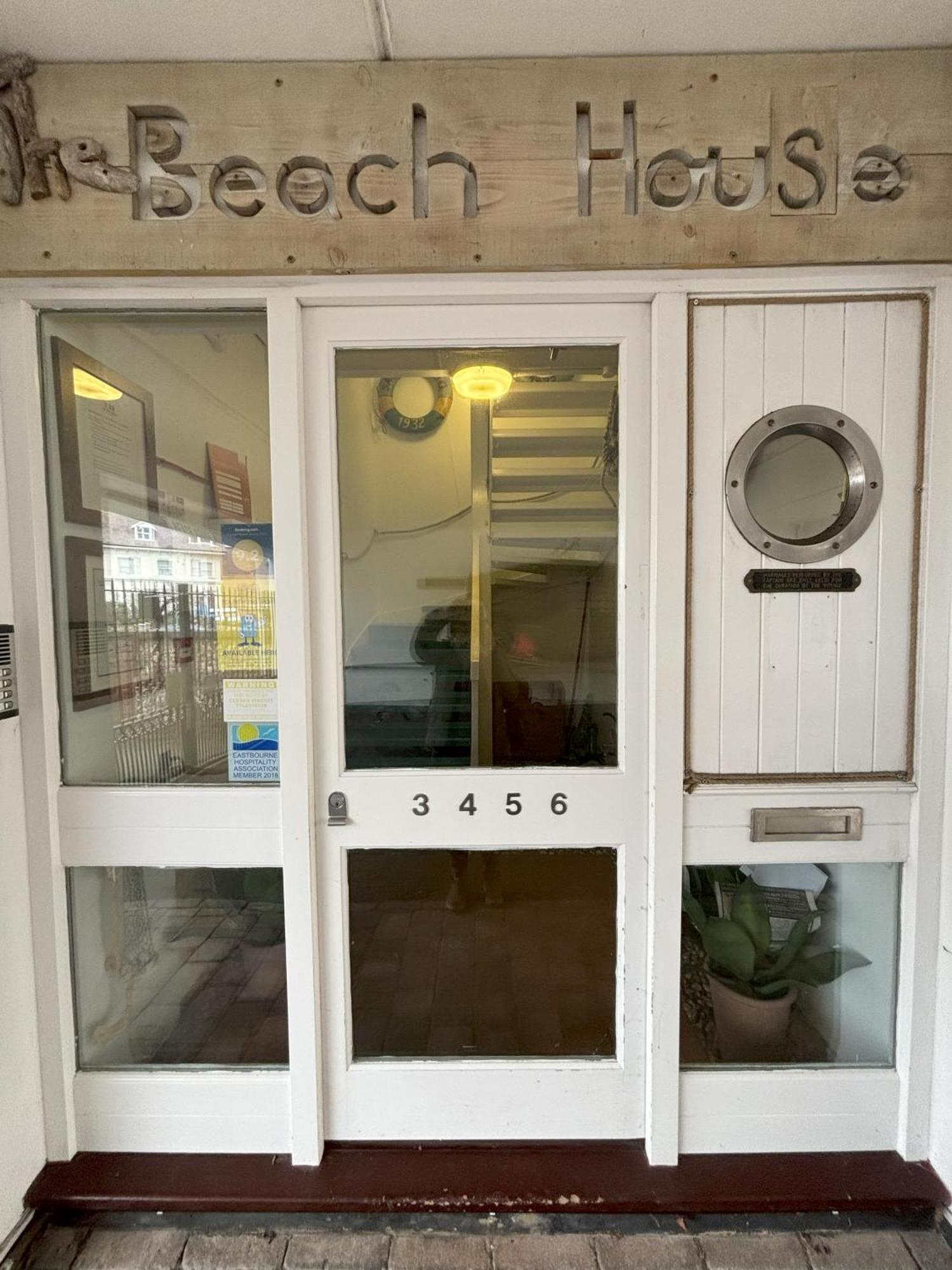 The Beach House Holiday Apartments 이스트본 외부 사진