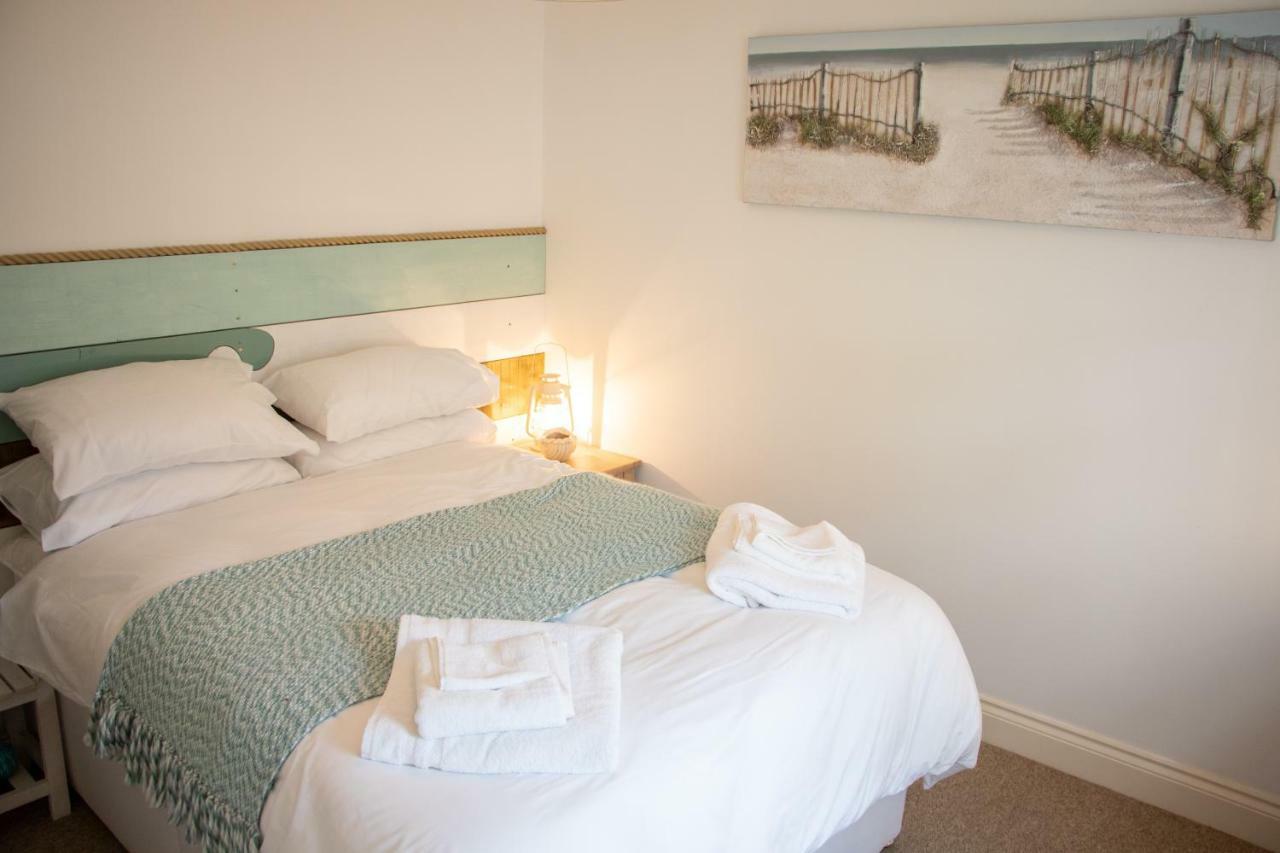 The Beach House Holiday Apartments 이스트본 외부 사진