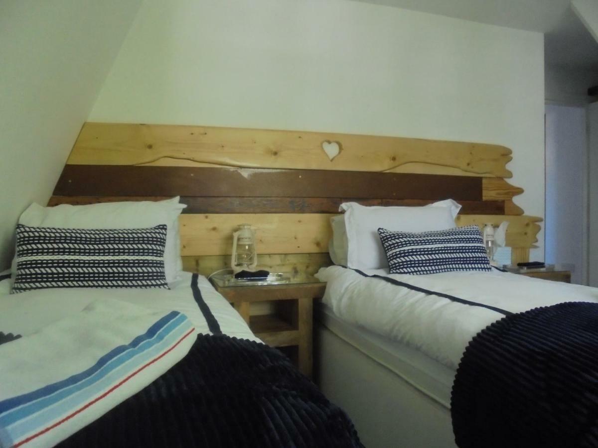 The Beach House Holiday Apartments 이스트본 외부 사진